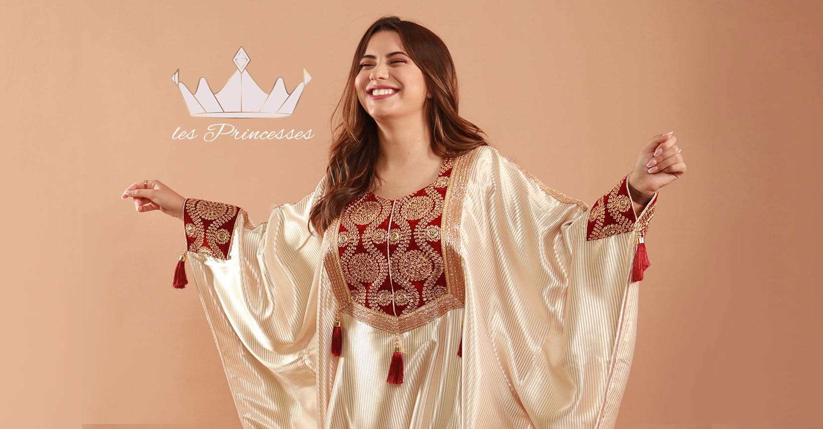 Qui sommes-nous — femme en trench beige